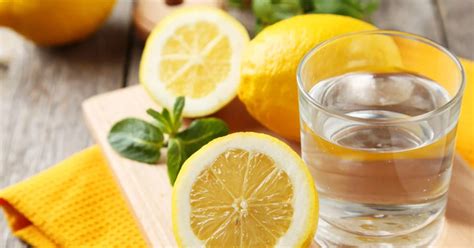 sabahları limonlu su içmenin faydaları nelerdir